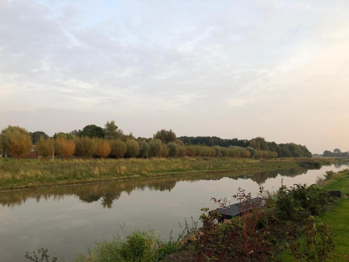 B&B Snurk Stiens, Fijn Verblijf Aan Open Vaarwater Экстерьер фото